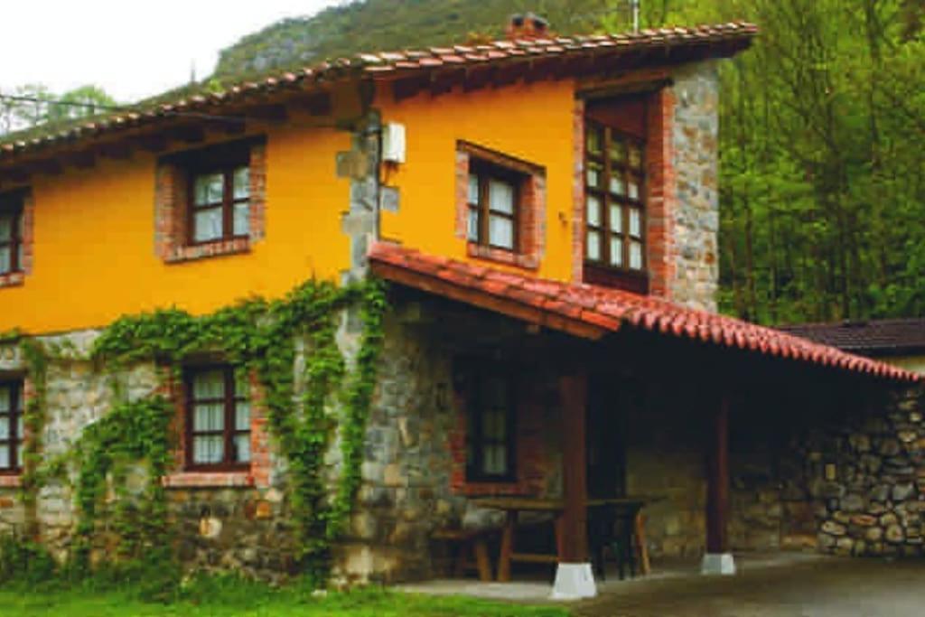 La Rotella, Calma Al Lado De Onís Exterior foto